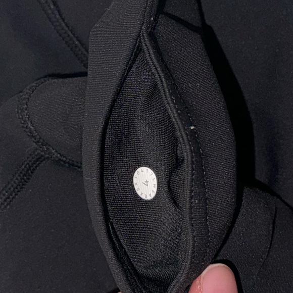 LIKE NEW SIZE 4 28 INCH LULULEMON LEGGINGS LOT PINK AND BLACK WITH LACE - Picture 4 of 6